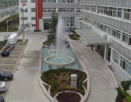 综合楼前的喷泉